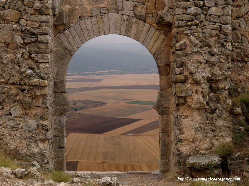 CAMPOS DE CASTILLA A TRAVÉS DE LA PORTADA CALIFAL